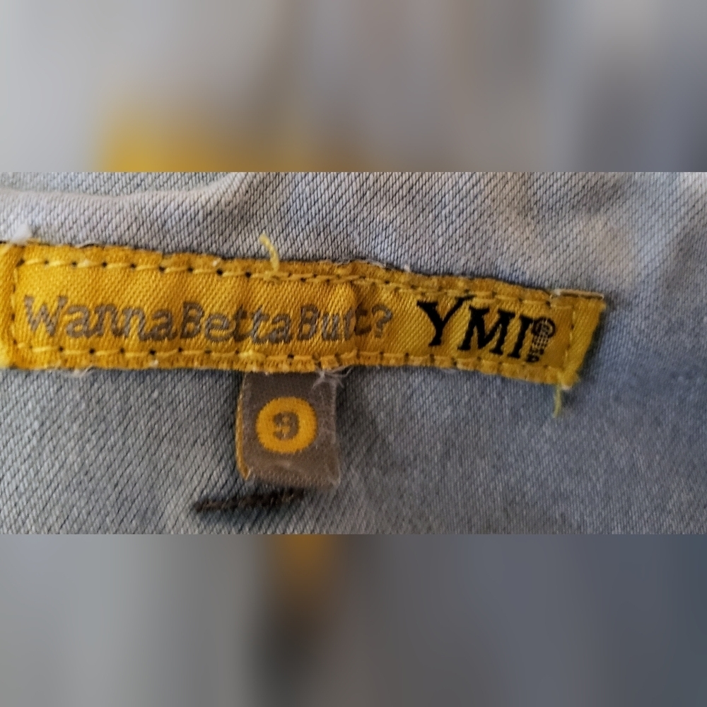 YMI WannaBettaButt? Hi Rise Stretch Lightwash Shorts Size 9 Juniors - Picture 11 of 11